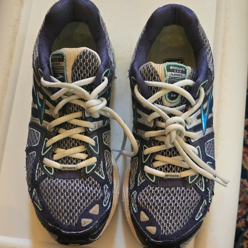 Brooks Navy and White Athletic Shoes Ariel 14